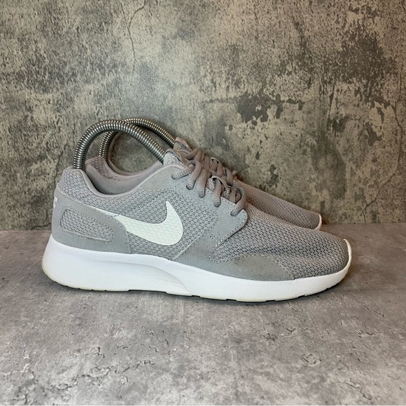 Nike Tanjun Running Shoes Womens sz 7 - Grey/white - Picture 1 of 5